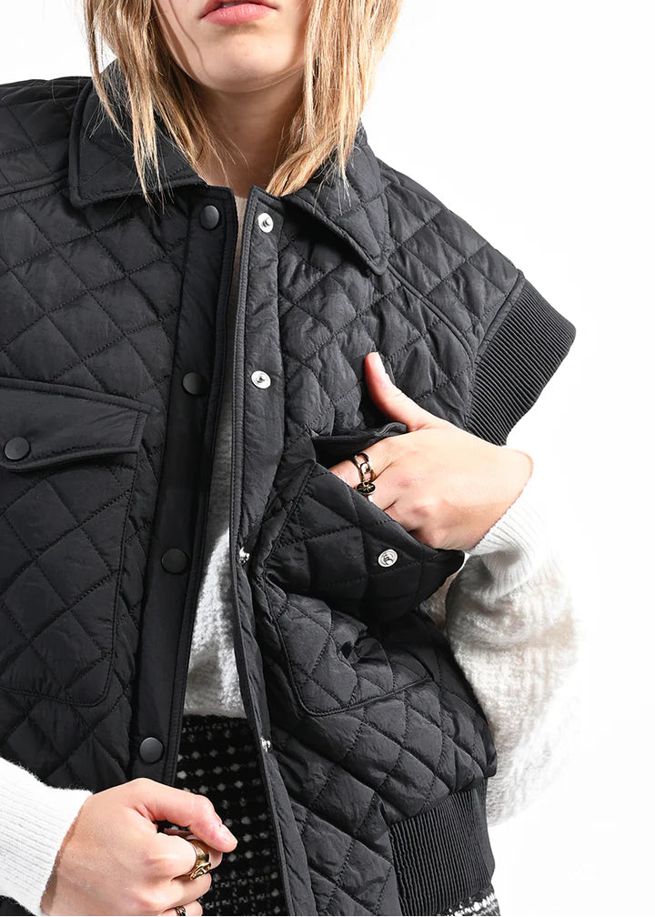 Lili Sidonio Sleeveless Quilted Front Pocket Vest - Black