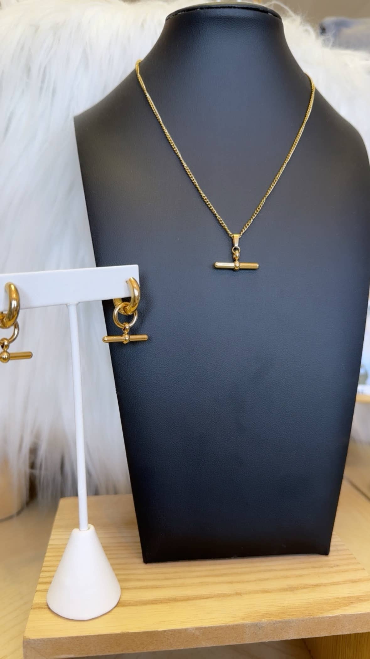 mila + stevie - KRISTY Simple Dainty Bar Necklace
