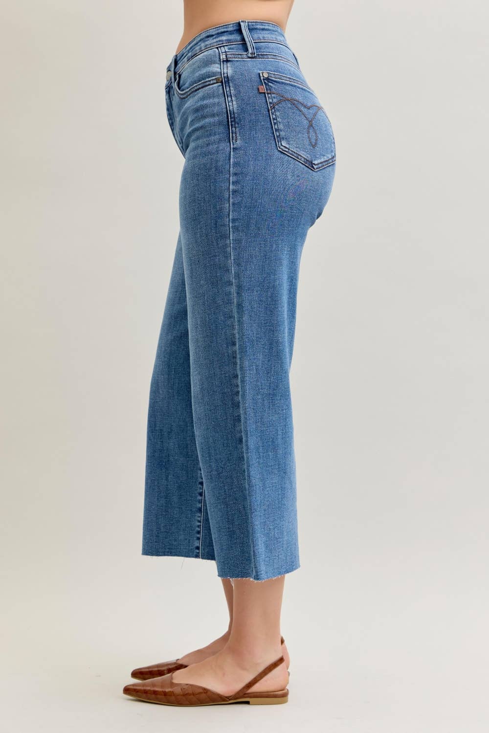 Judy Blue Jeans - HW Wide Crop Classic Raw Hem: MD