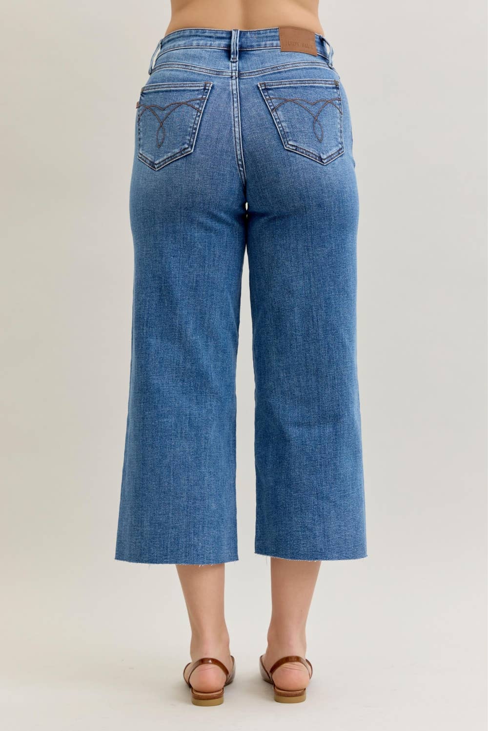 Judy Blue Jeans - HW Wide Crop Classic Raw Hem: MD