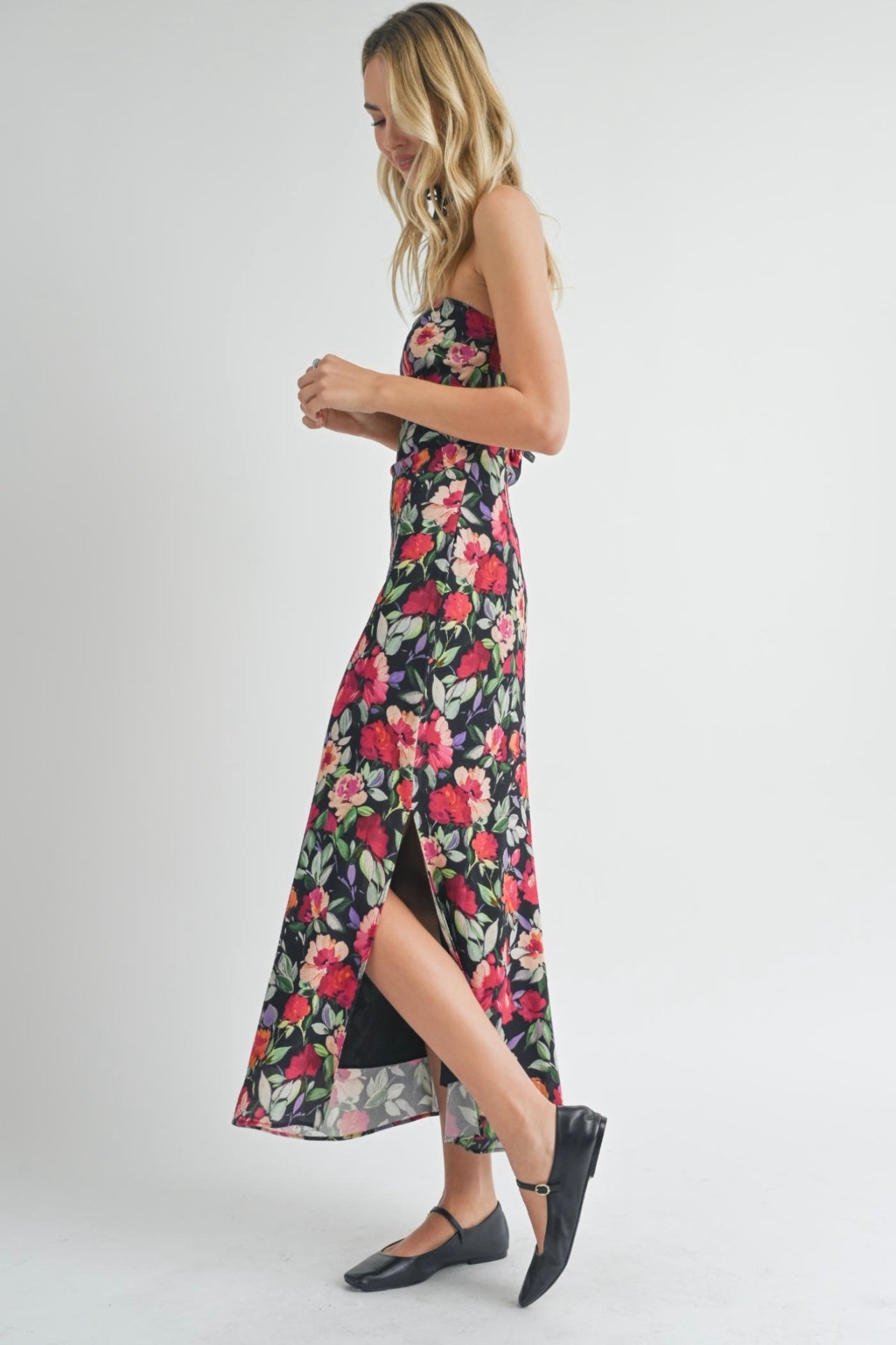 Sadie & Sage A Night In Tube Midi Dress - Black Floral