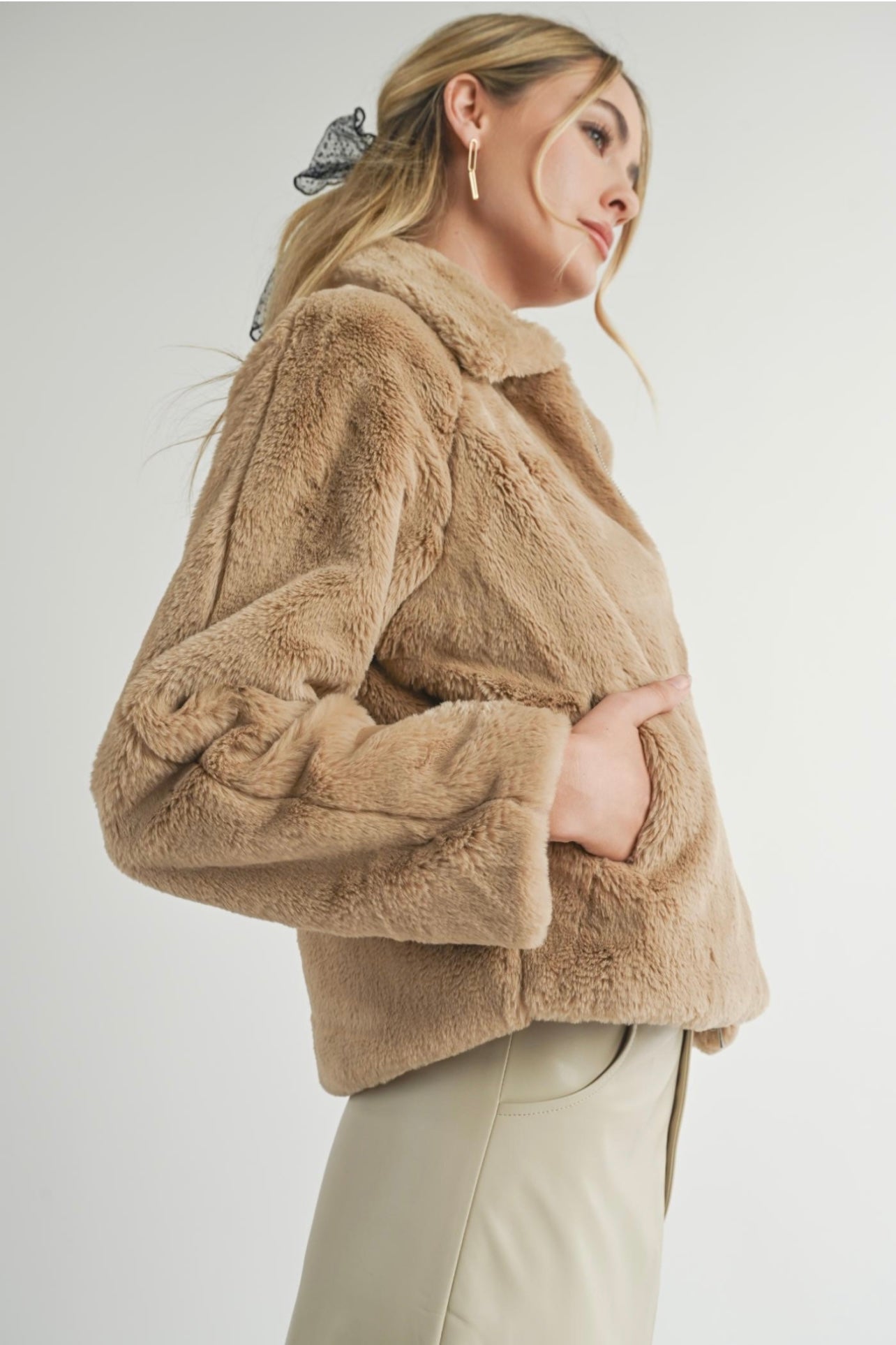 Sadie & Sage Libby Faux Fur Jacket - Taupe