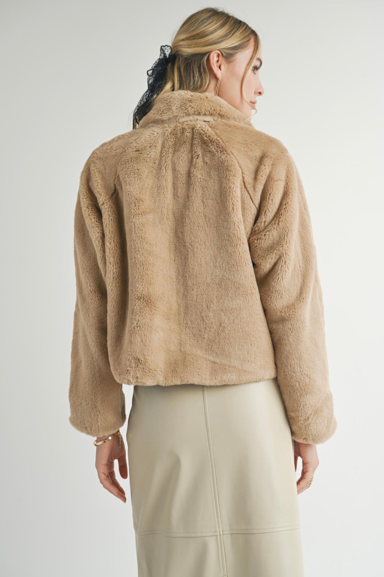 Sadie & Sage Libby Faux Fur Jacket - Taupe