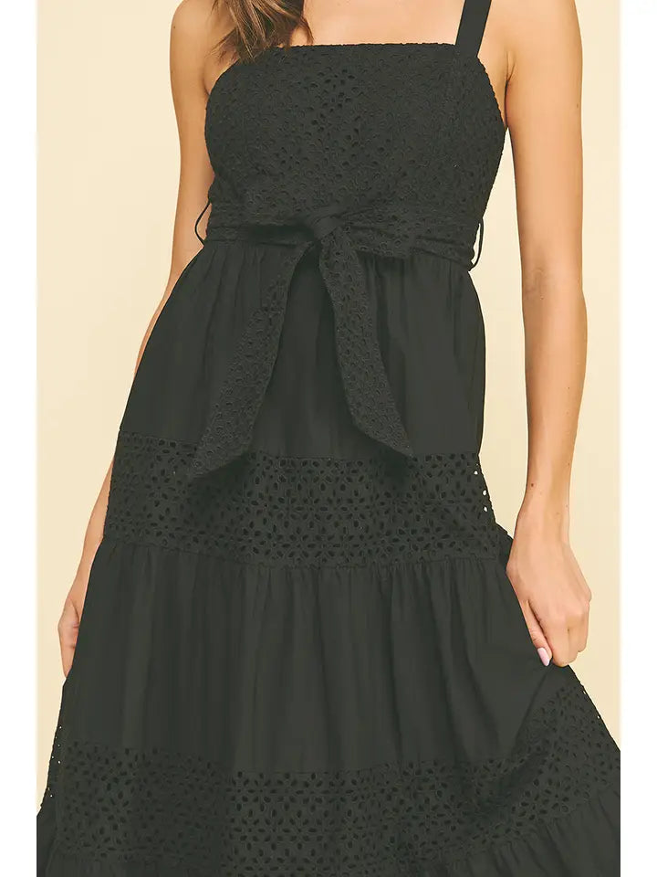 Pinch Contrast Eyelet Detailed Maxi Dress - Blk