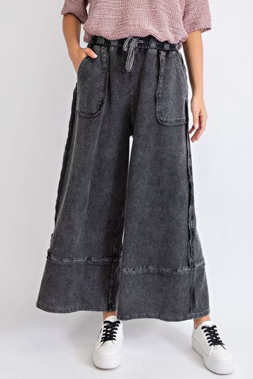 Easel Blk Acid Wash Crop Cargo Pant (NWT)